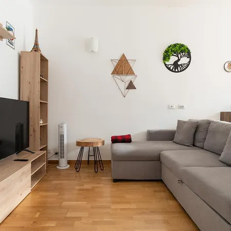 Guesthost - Modern In Corvetto Διαμέρισμα *