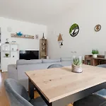 Guesthost - Modern In Corvetto Appartamento *