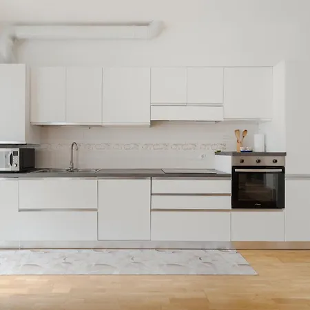 Guesthost - Modern In Corvetto Appartamento