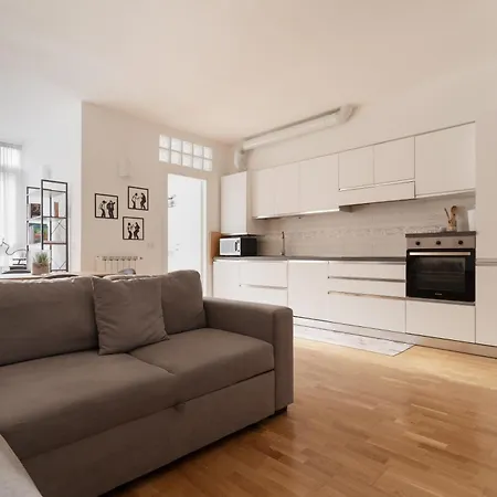 Guesthost - Modern In Corvetto Appartamento *