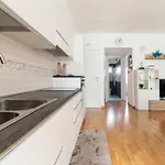 Guesthost - Modern In Corvetto 아파트