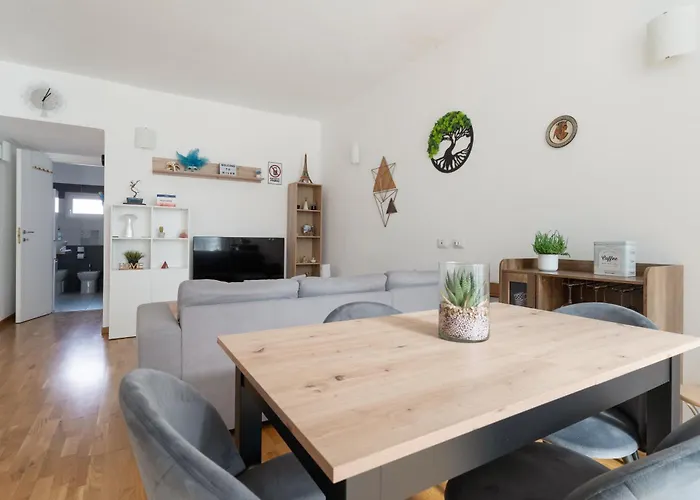 Guesthost - Modern In Corvetto Apartment *